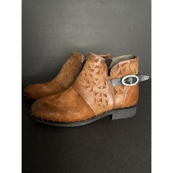 Miz Mooz Mizmooz Erie Brandy Brown Leather Buckle Ankle Boots Size 37 6.5 NEW - Picture 2 of 9